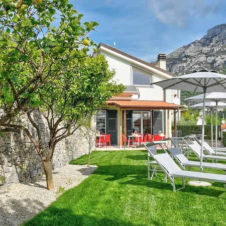 Al Poggio Bed & Breakfast *